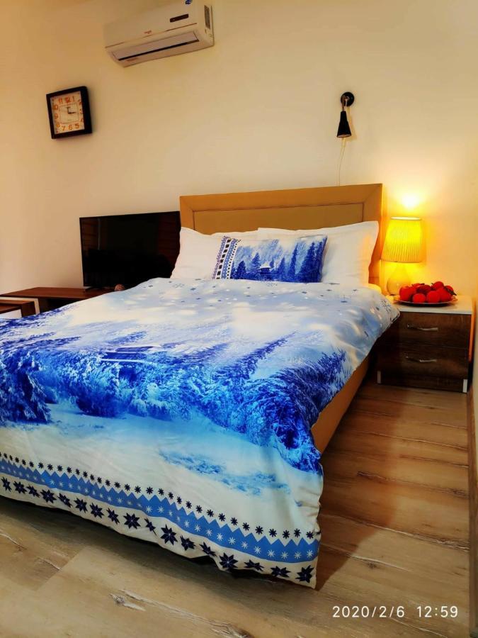 Uptown Holiday App & Pool Daily Rental Contactless Check In & Check Out ファマグスタ エクステリア 写真