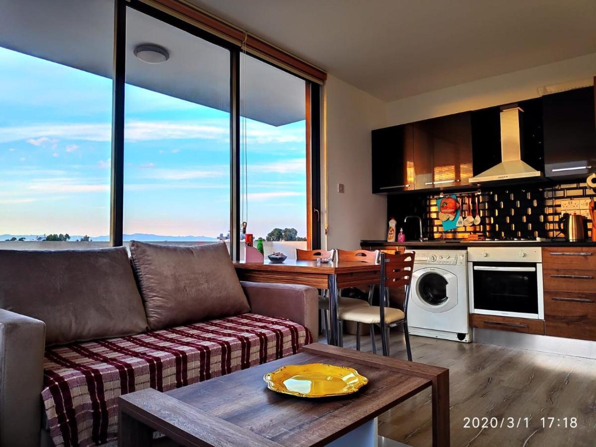 Uptown Holiday App & Pool Daily Rental Contactless Check In & Check Out ファマグスタ エクステリア 写真