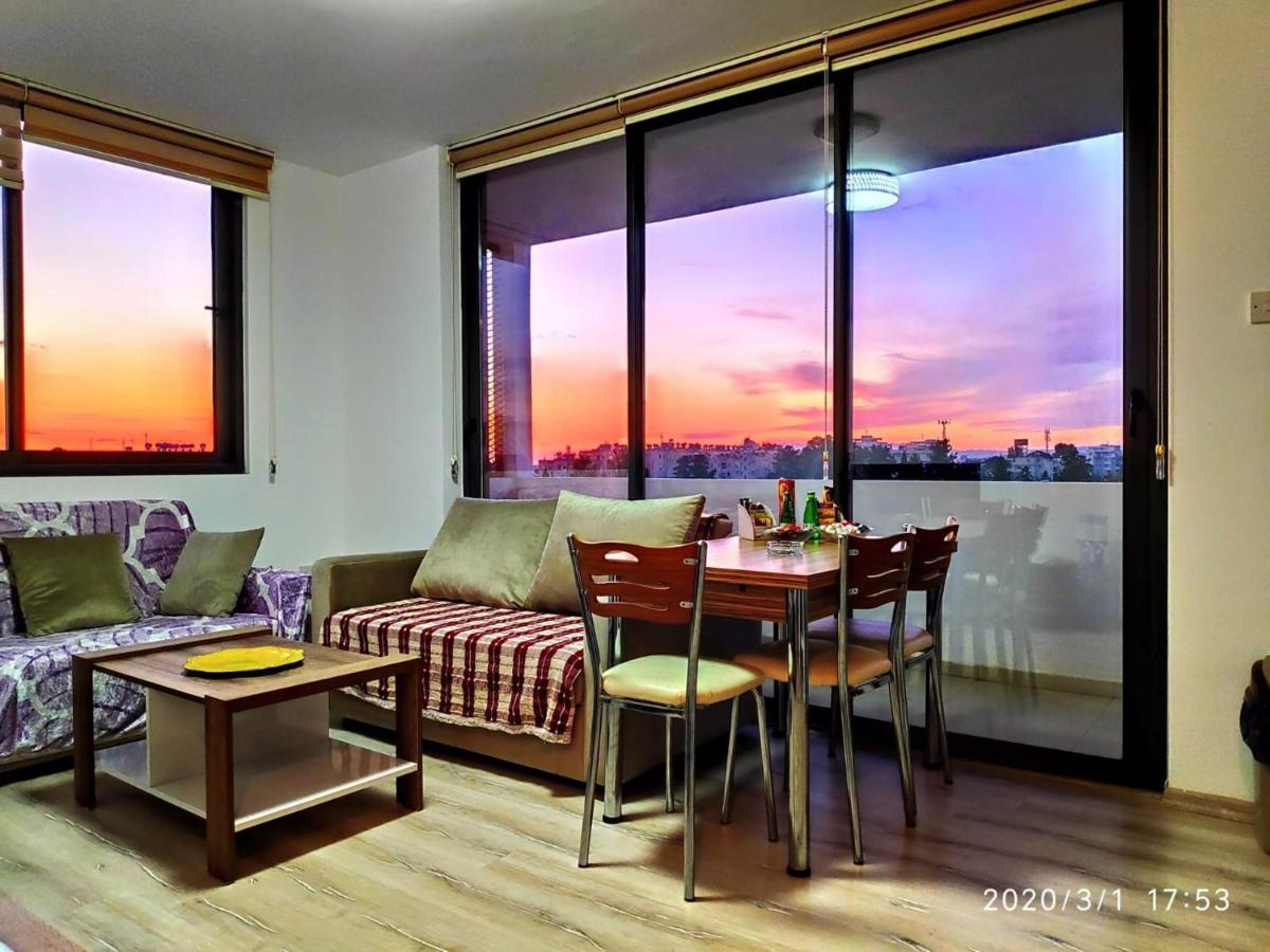 Uptown Holiday App & Pool Daily Rental Contactless Check In & Check Out ファマグスタ エクステリア 写真