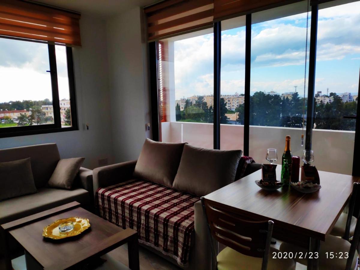 Uptown Holiday App & Pool Daily Rental Contactless Check In & Check Out ファマグスタ エクステリア 写真
